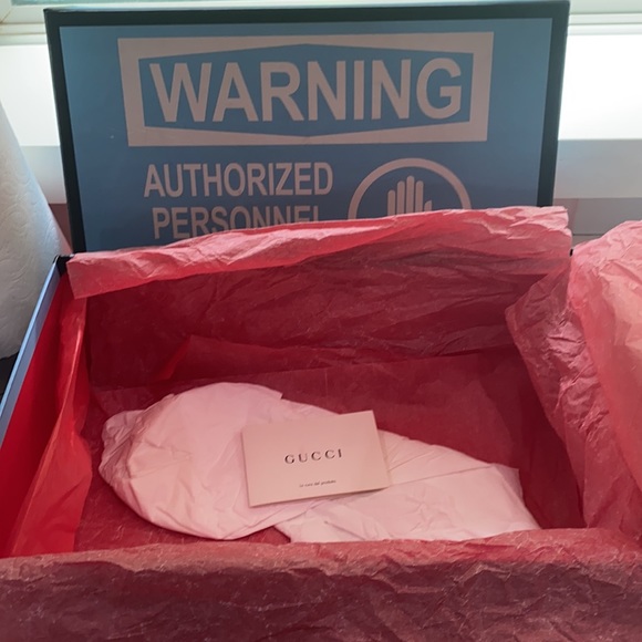Gucci empty box with tissue and certificate👏😘🥰 - Picture 3 of 10
